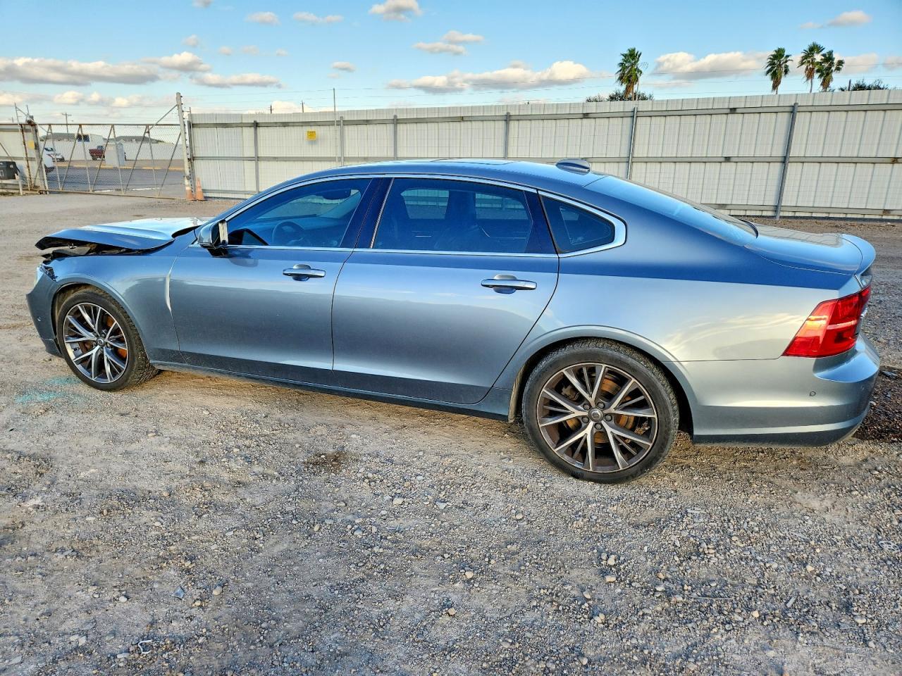 2018 VOLVO S90