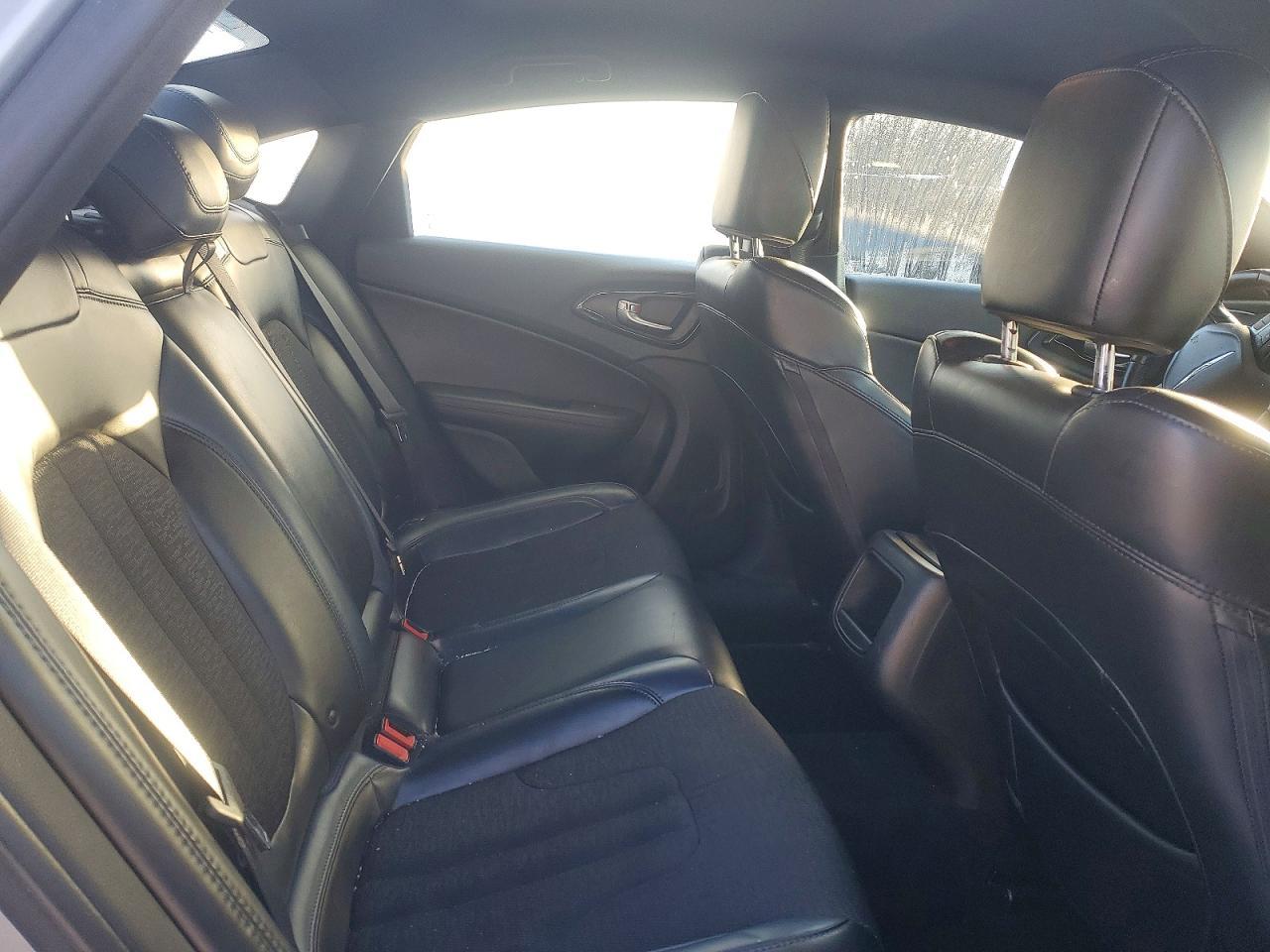 2015 CHRYSLER 200