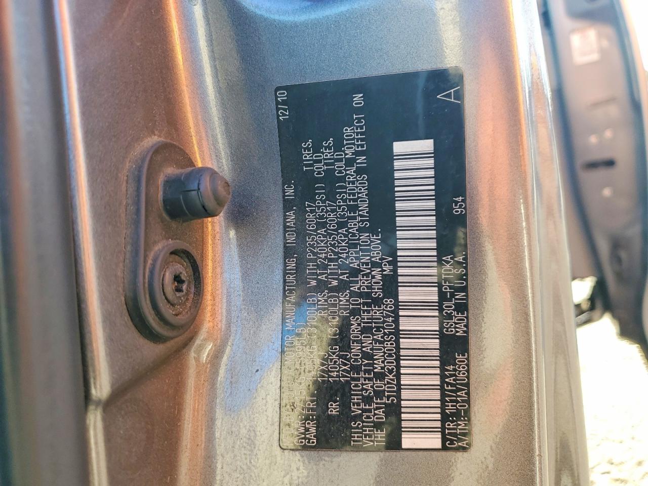 2011 TOYOTA SIENNA