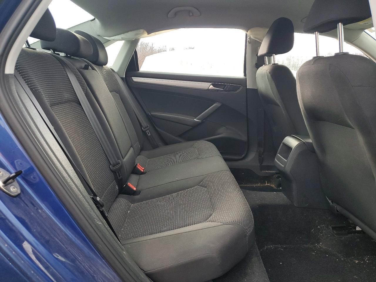 2016 VOLKSWAGEN Passat