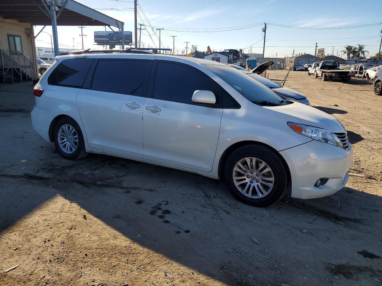 2015 TOYOTA SIENNA