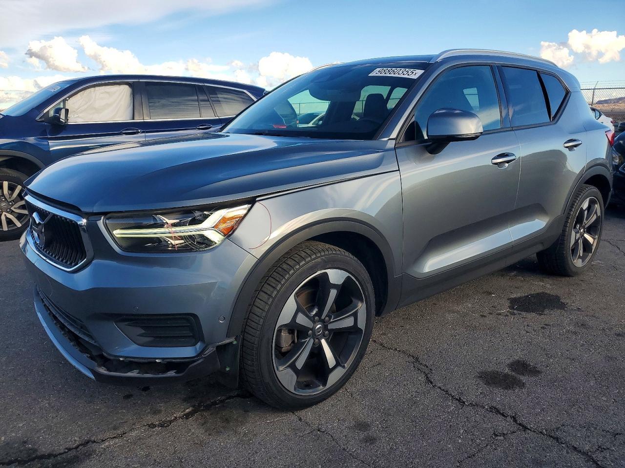 2019 VOLVO XC40
