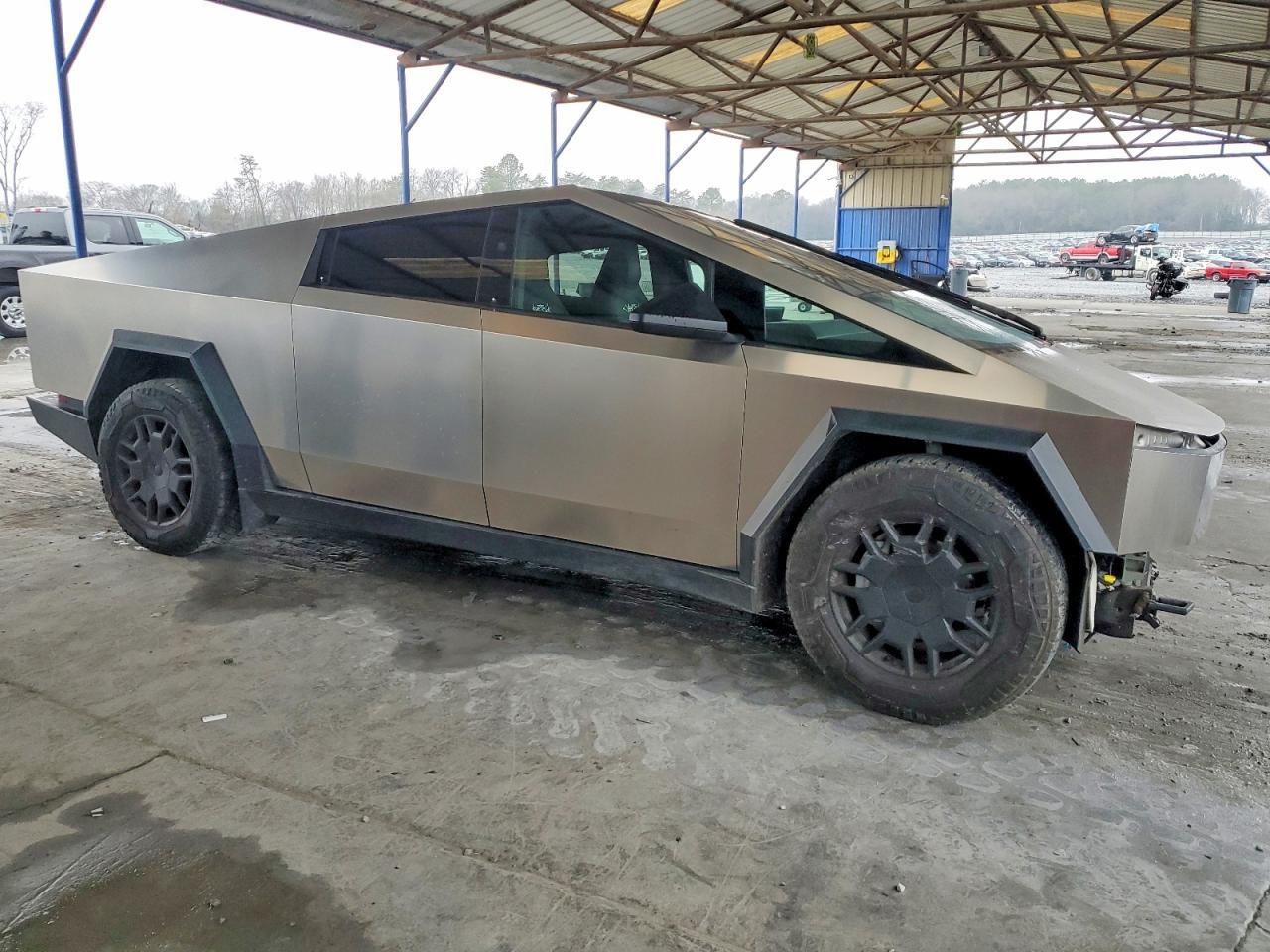2024 TESLA Cybertruck