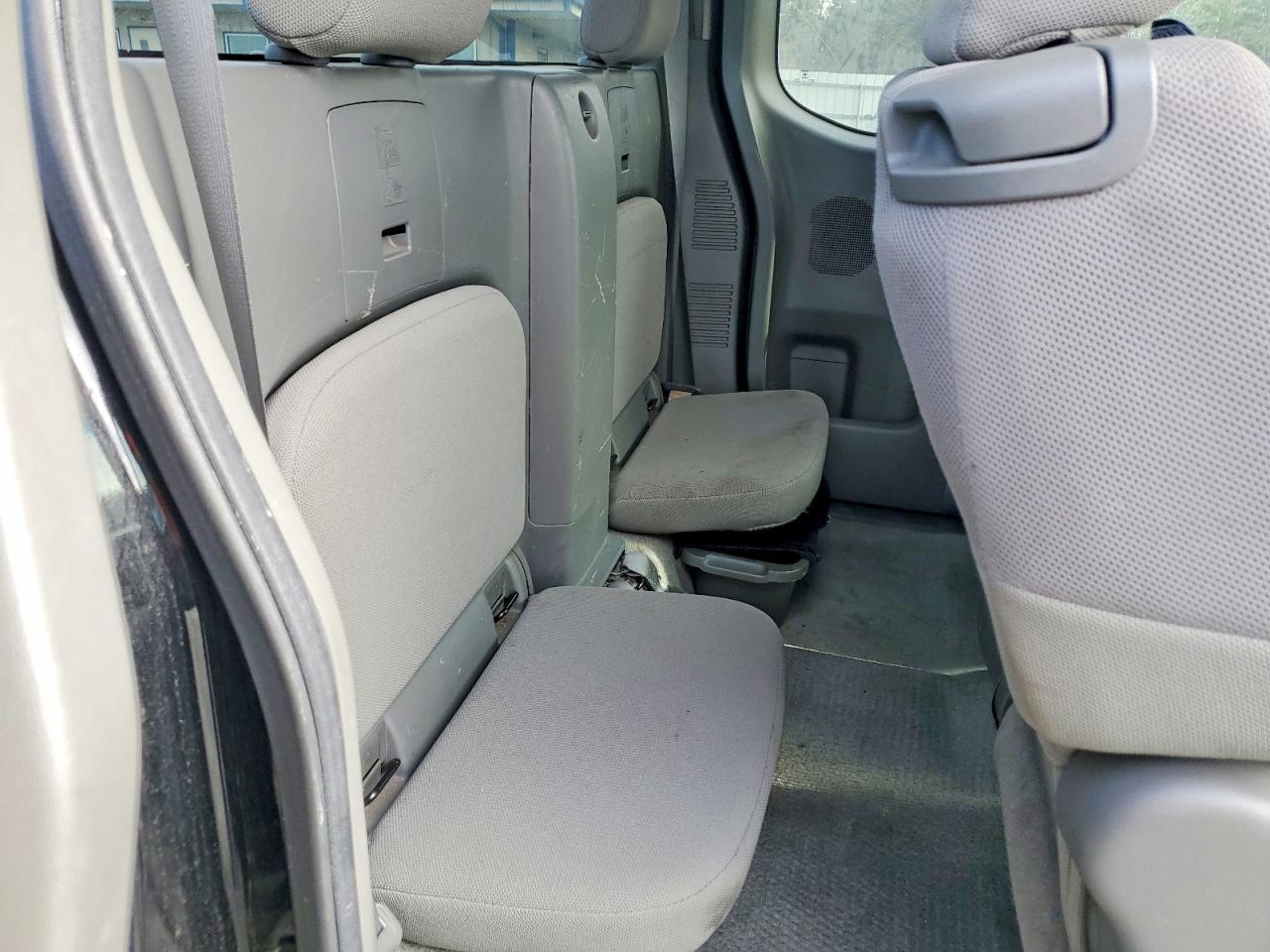 2012 NISSAN Frontier