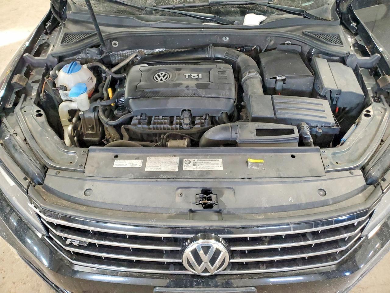 2016 VOLKSWAGEN Passat