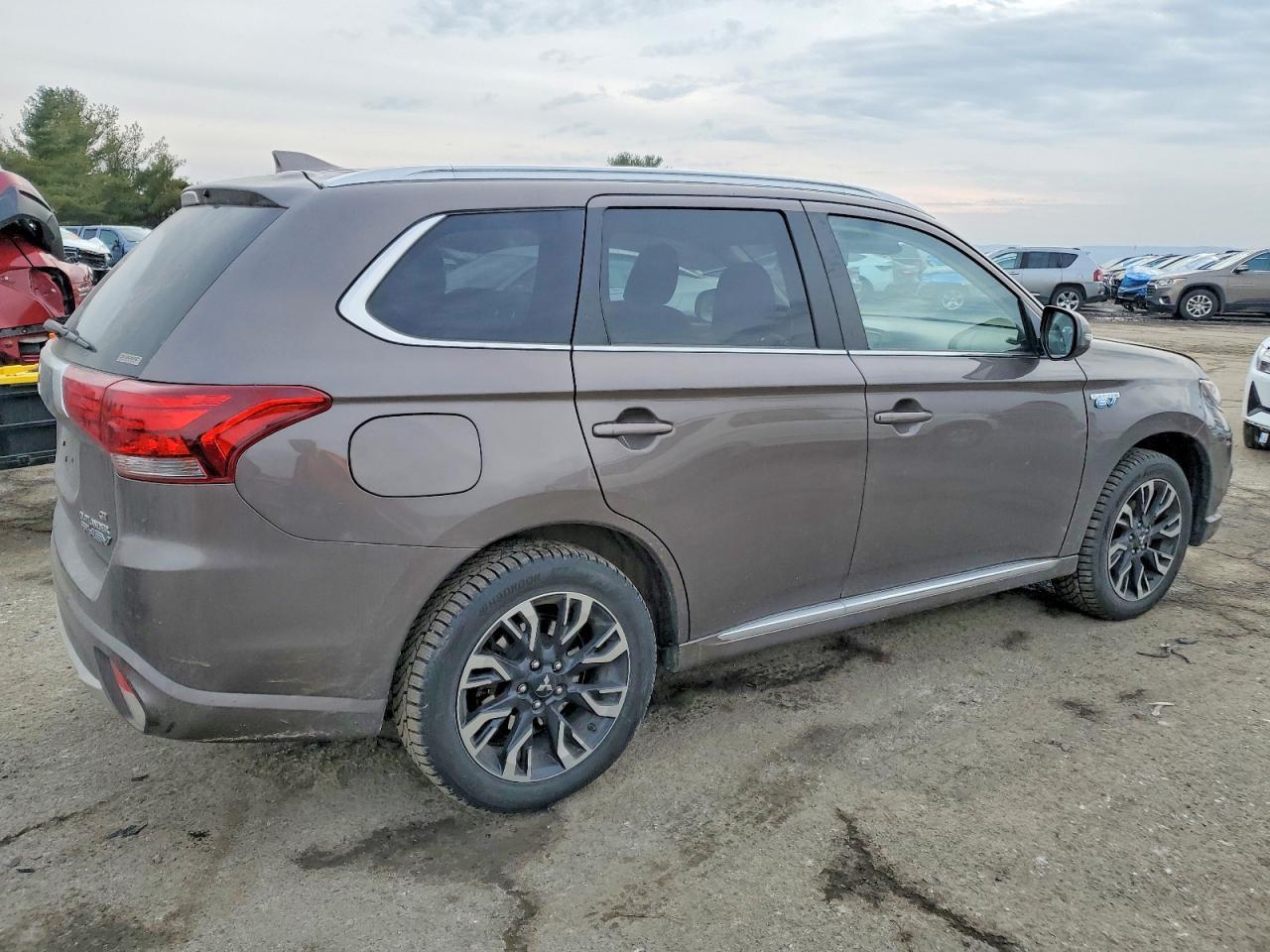 2018 MITSUBISHI outlander