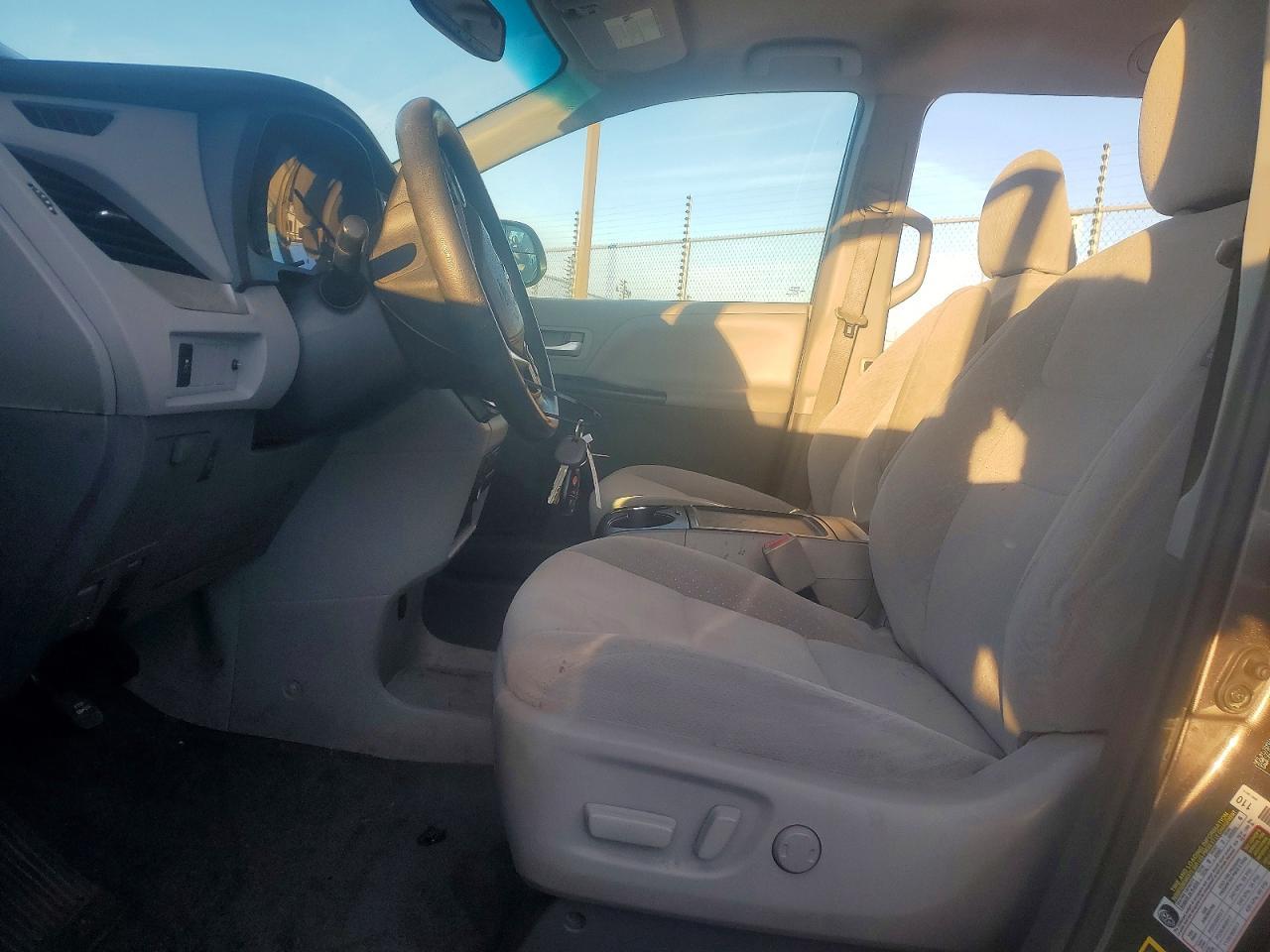 2015 TOYOTA SIENNA