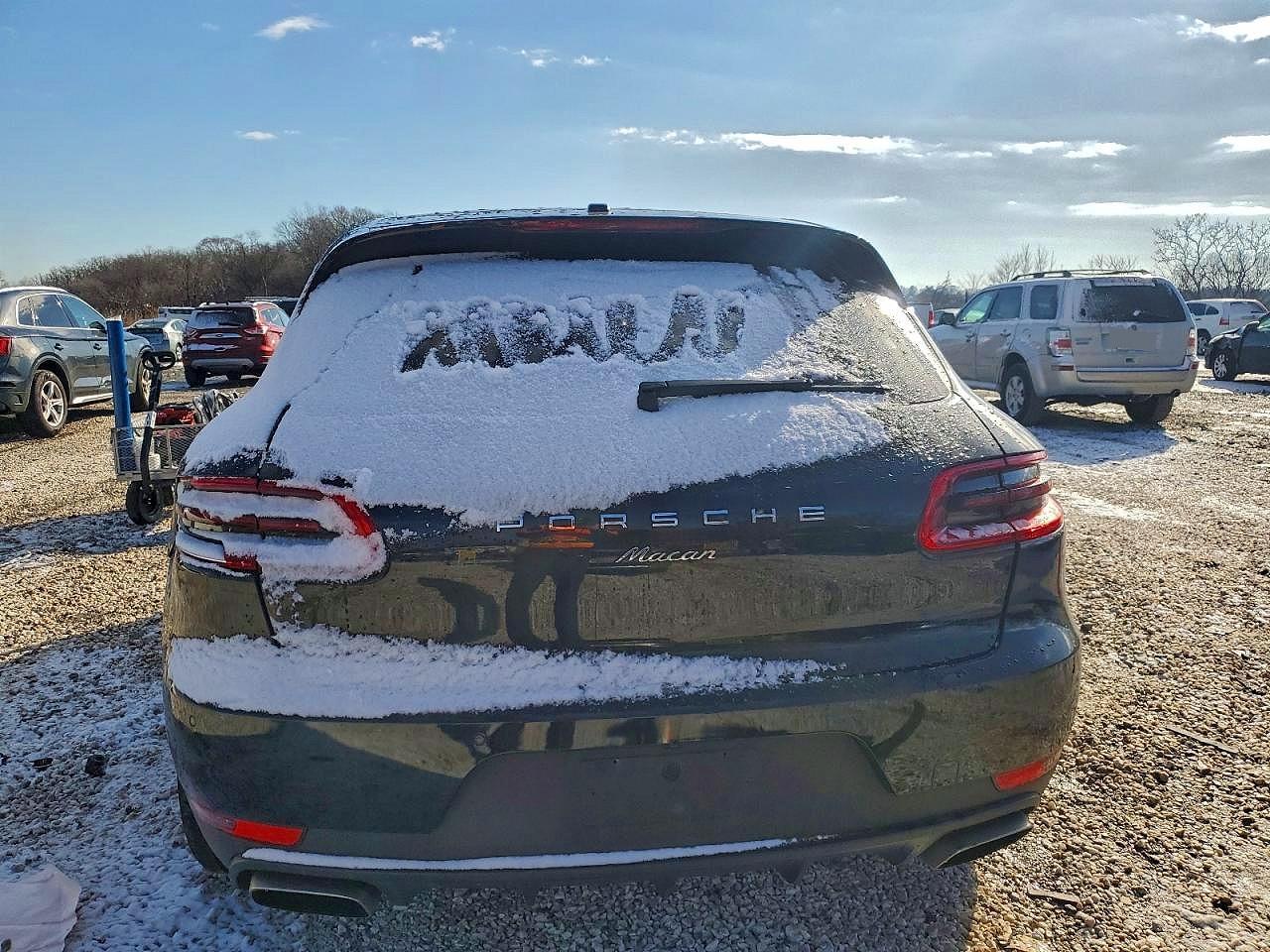 2018 PORSCHE Macan
