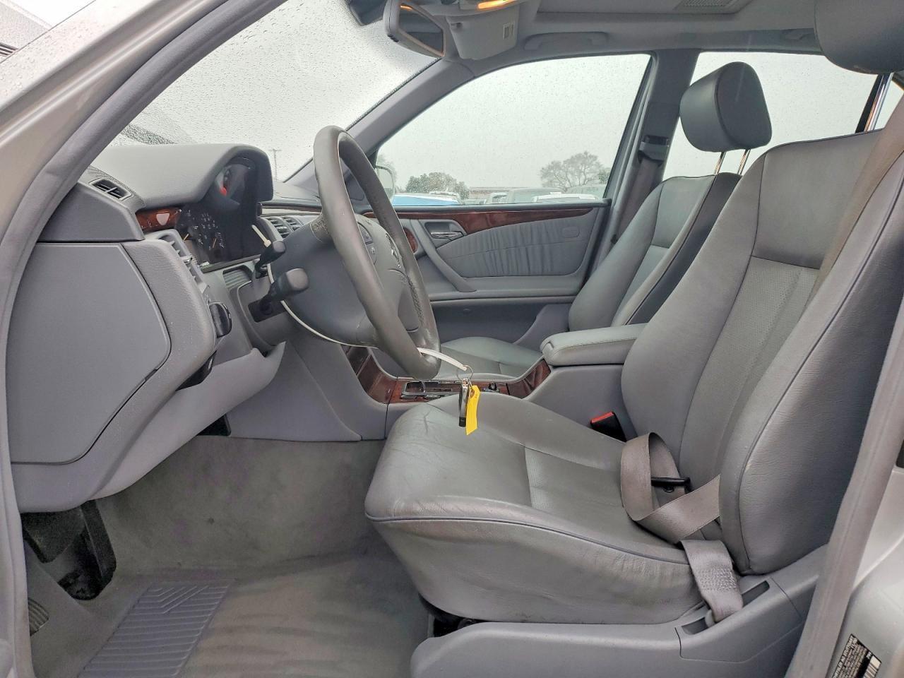 2001 MERCEDES-BENZ E-Class