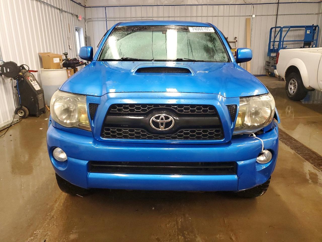 2011 TOYOTA TACOMA