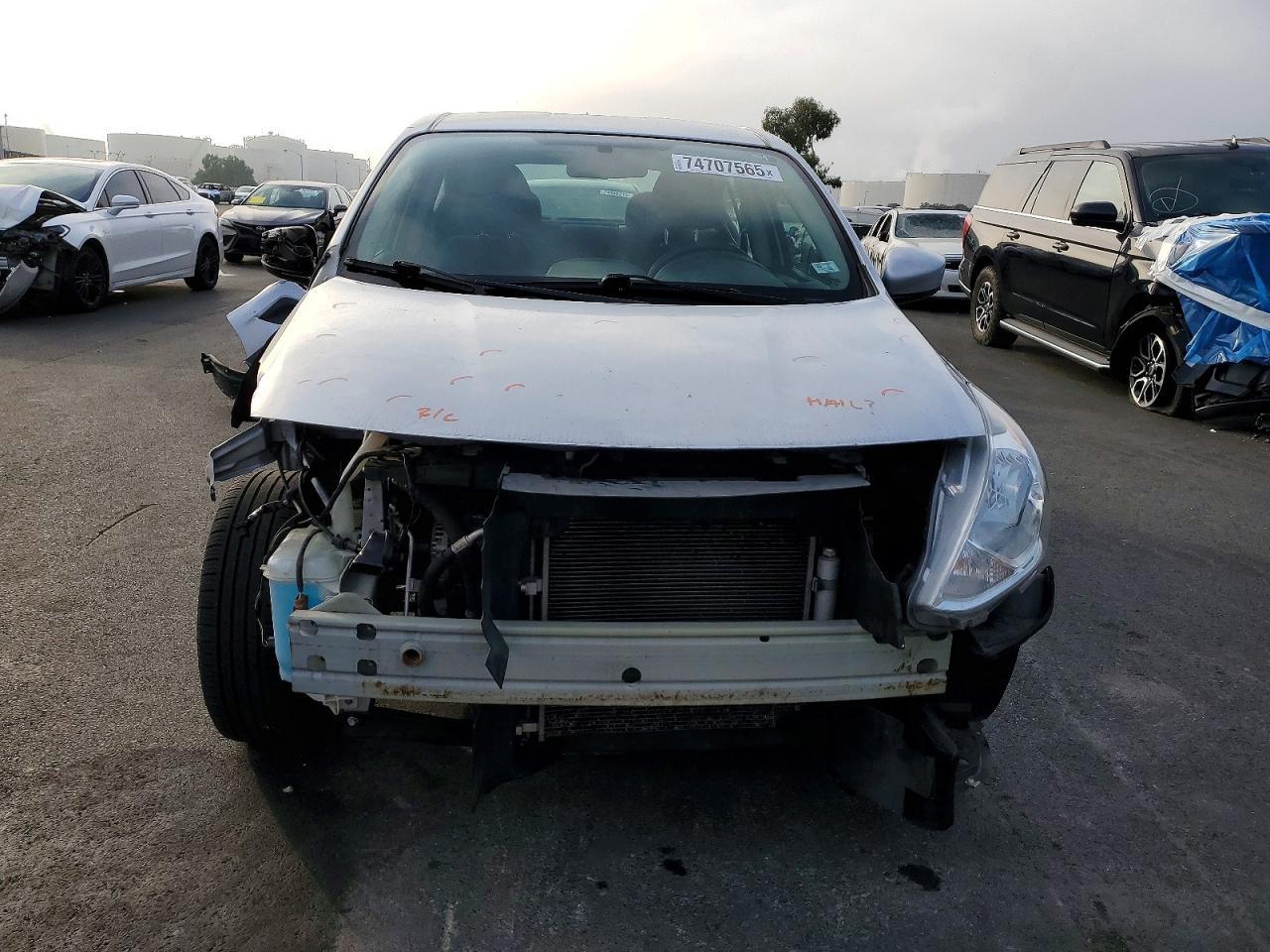 2019 NISSAN VERSA