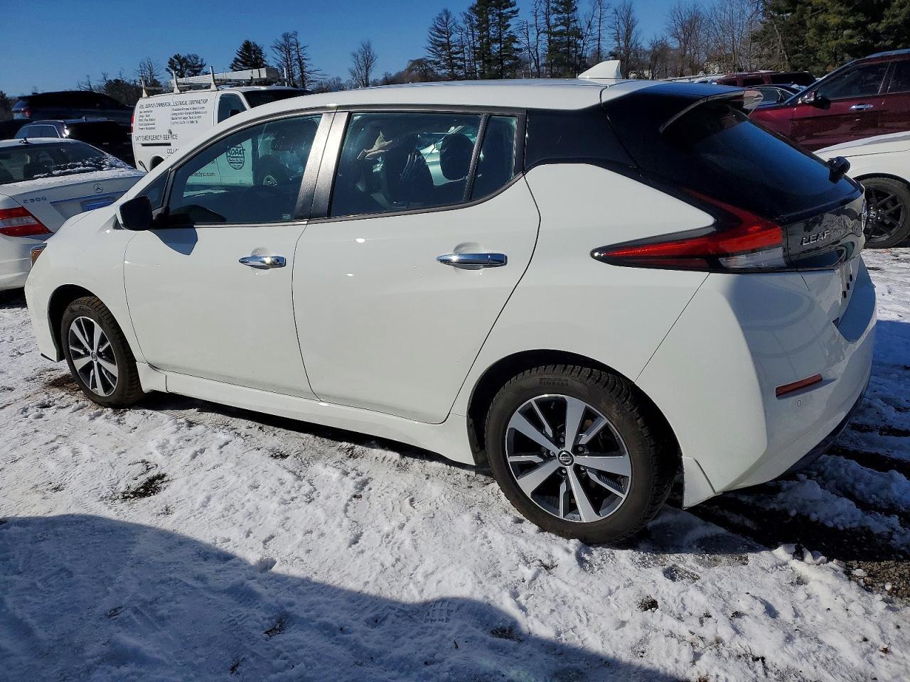 2022 NISSAN LEAF