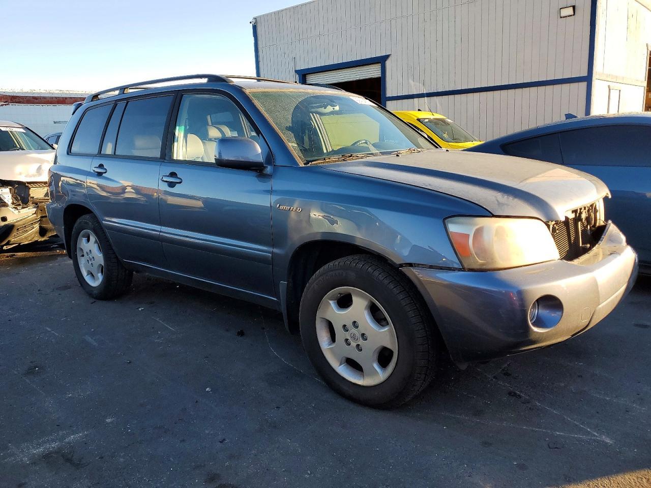 2005 TOYOTA HIGHLANDER