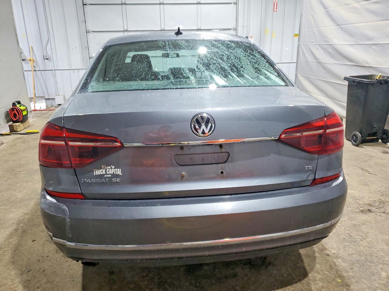 2017 VOLKSWAGEN Passat