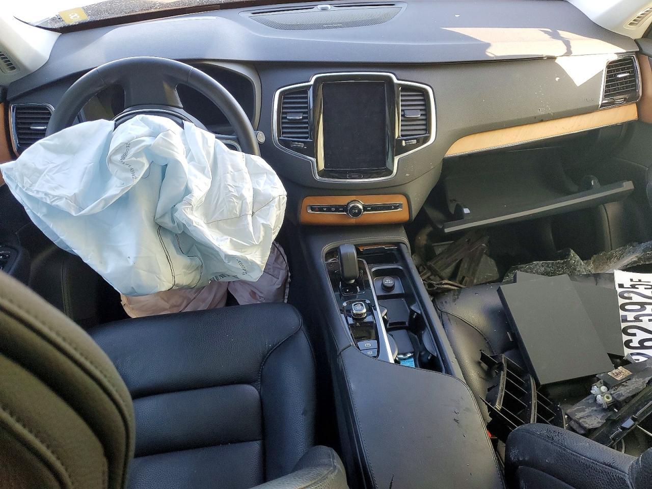 2023 VOLVO XC90