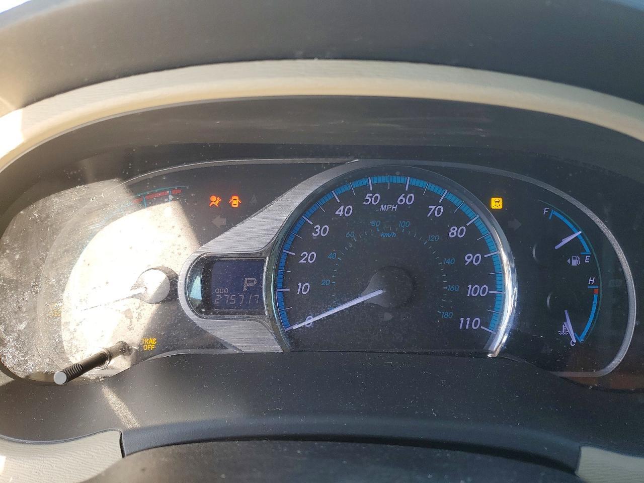 2011 TOYOTA SIENNA