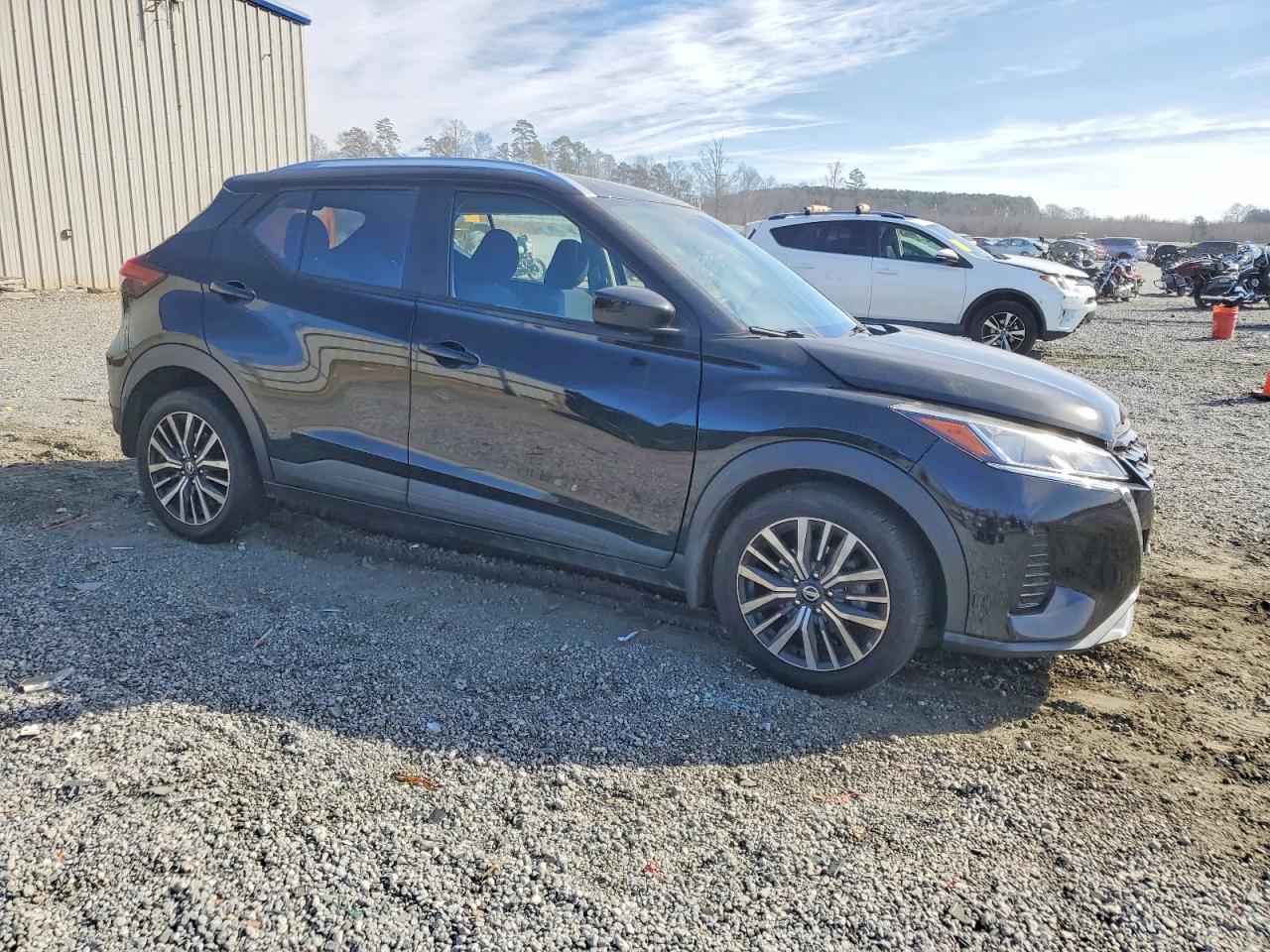 2021 NISSAN KICKS