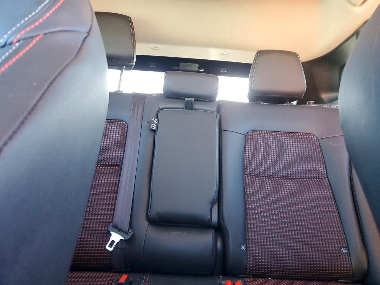 2025 NISSAN KICKS