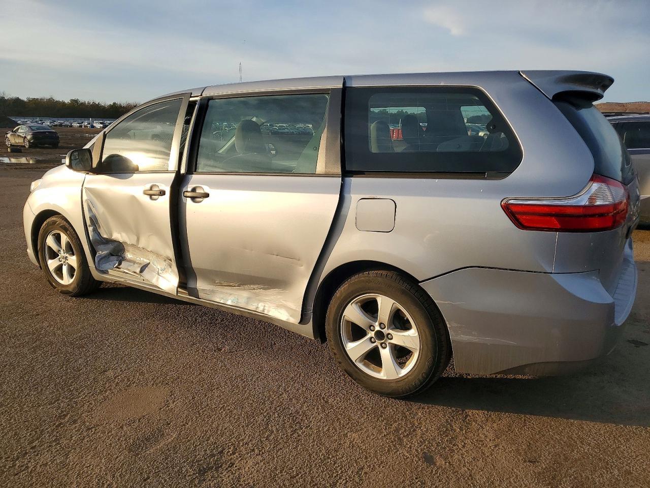 2015 TOYOTA SIENNA