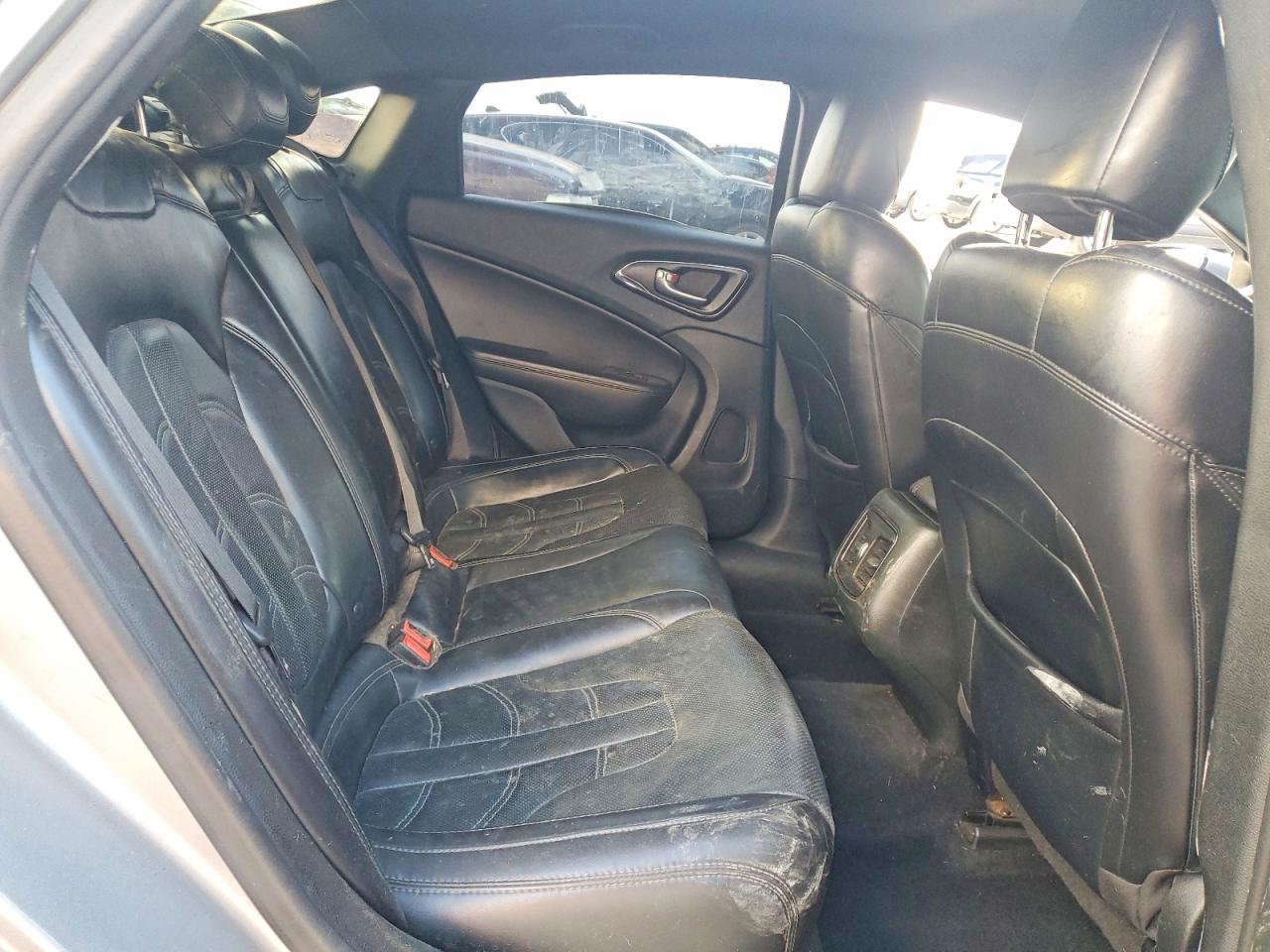 2015 CHRYSLER 200