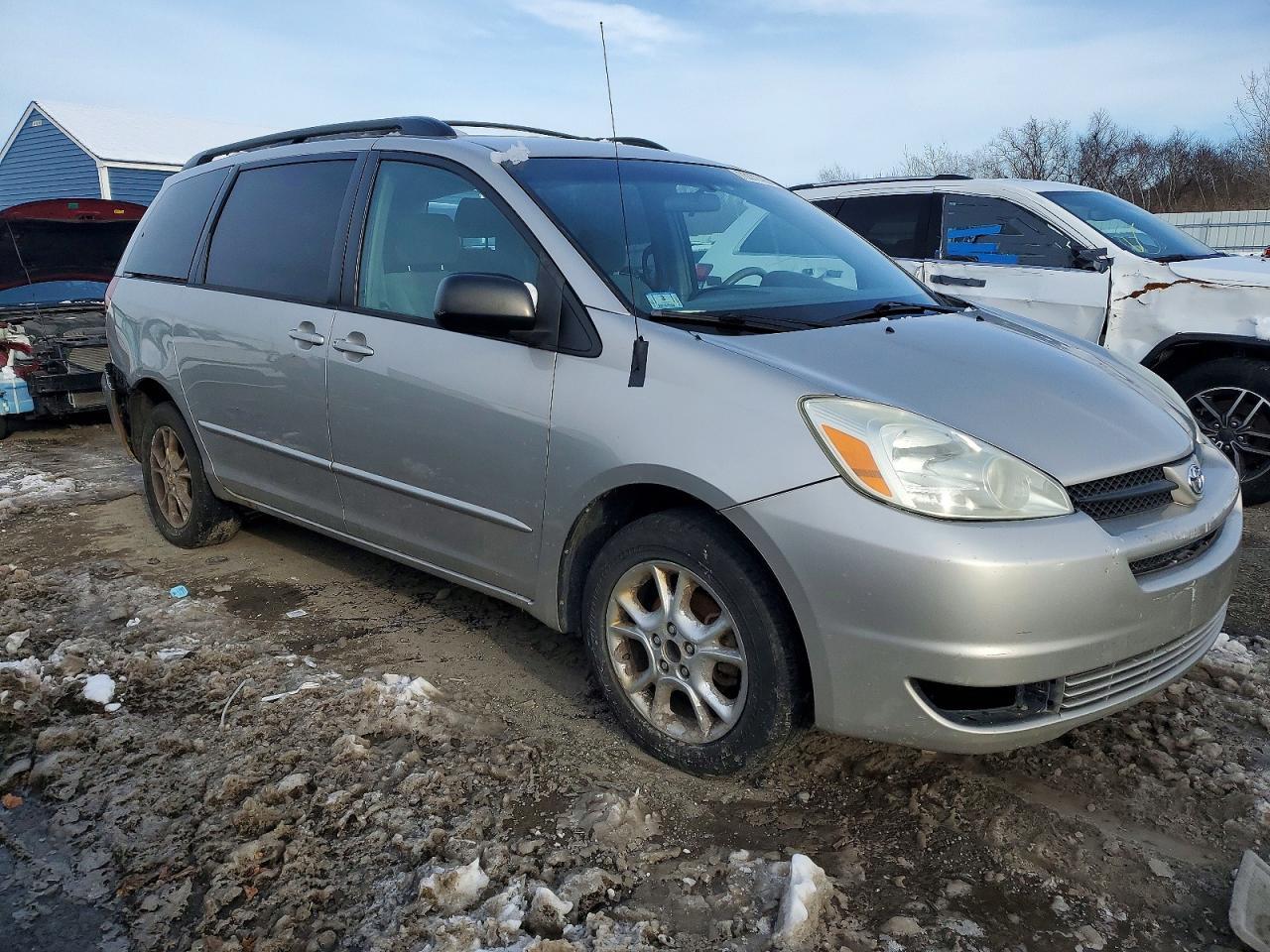 2004 TOYOTA SIENNA