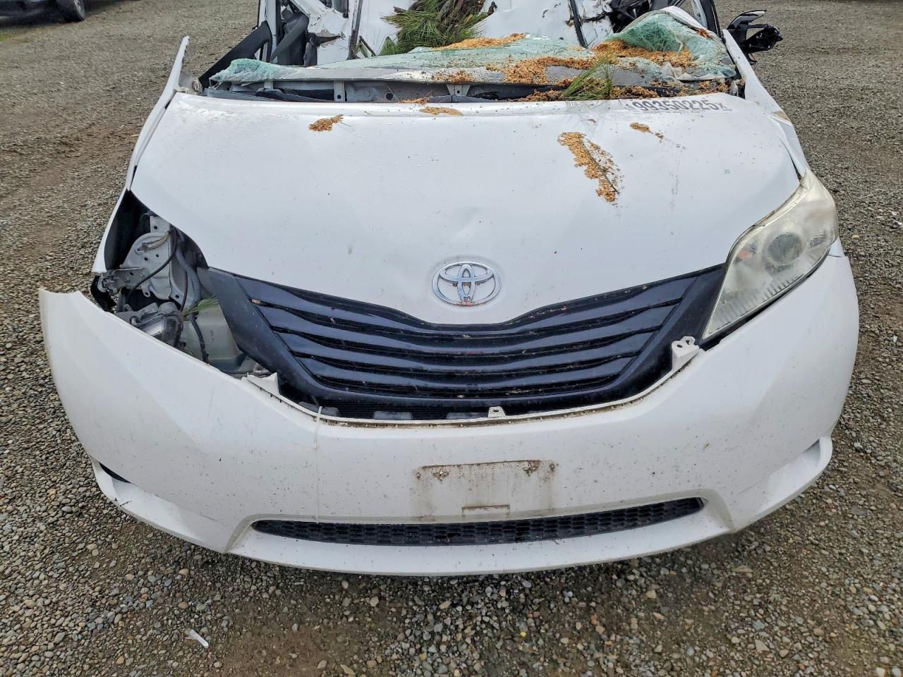 2015 TOYOTA SIENNA