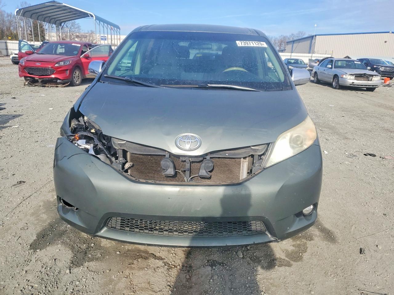2011 TOYOTA SIENNA