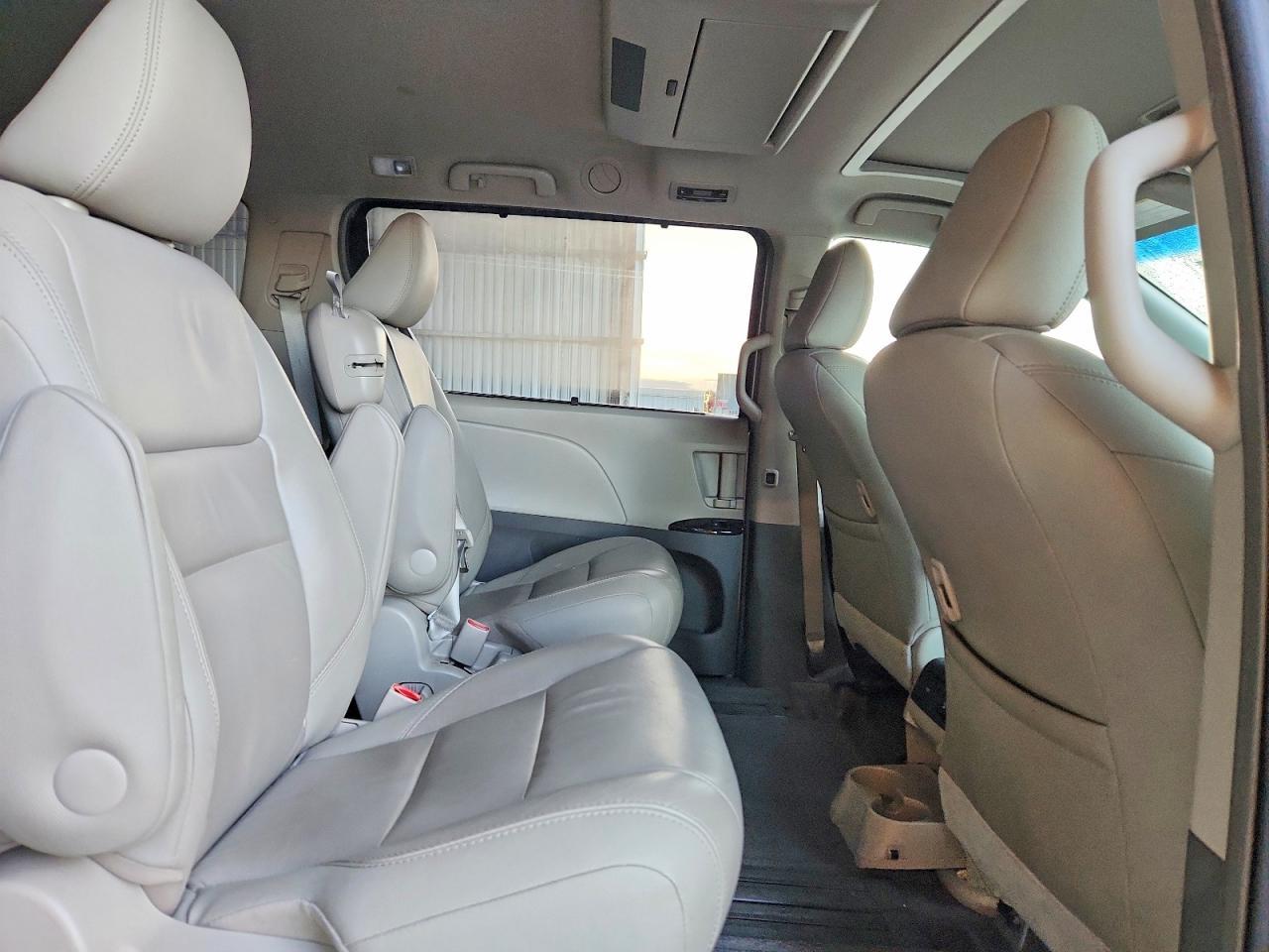 2015 TOYOTA SIENNA