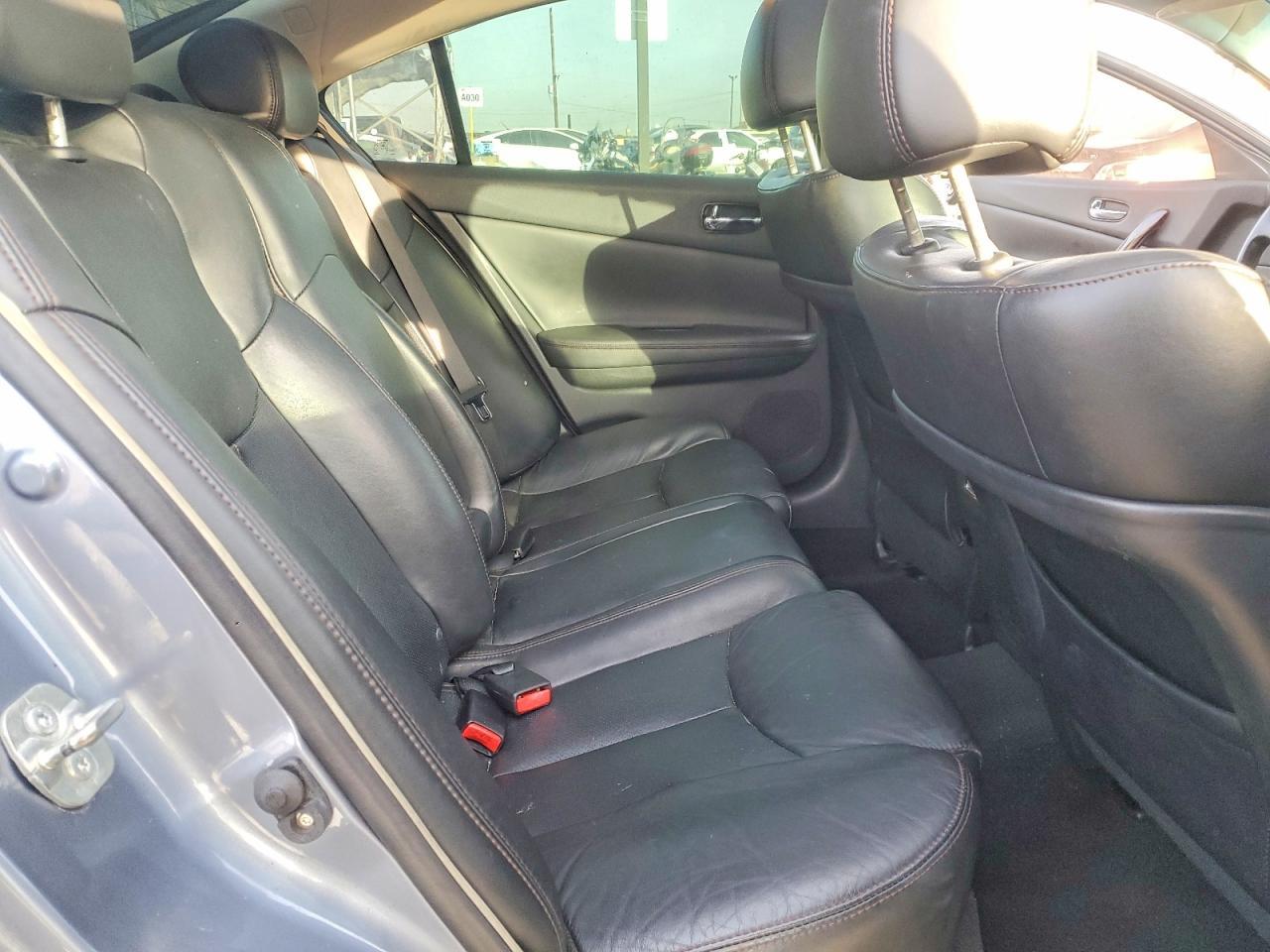 2011 NISSAN Maxima