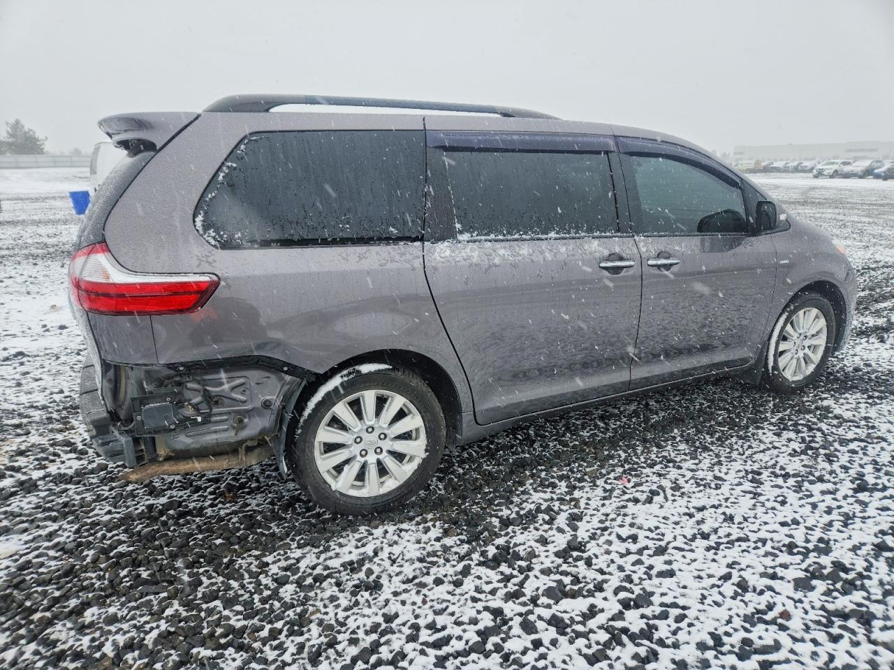 2017 TOYOTA SIENNA