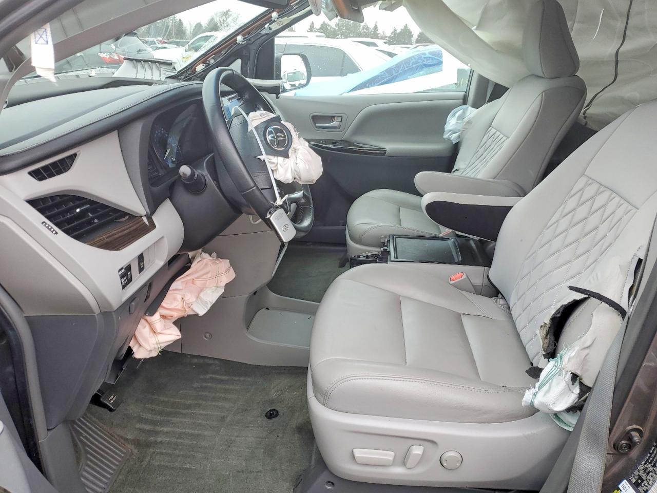 2015 TOYOTA SIENNA