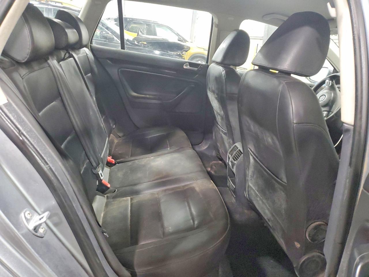 2011 VOLKSWAGEN JETTA