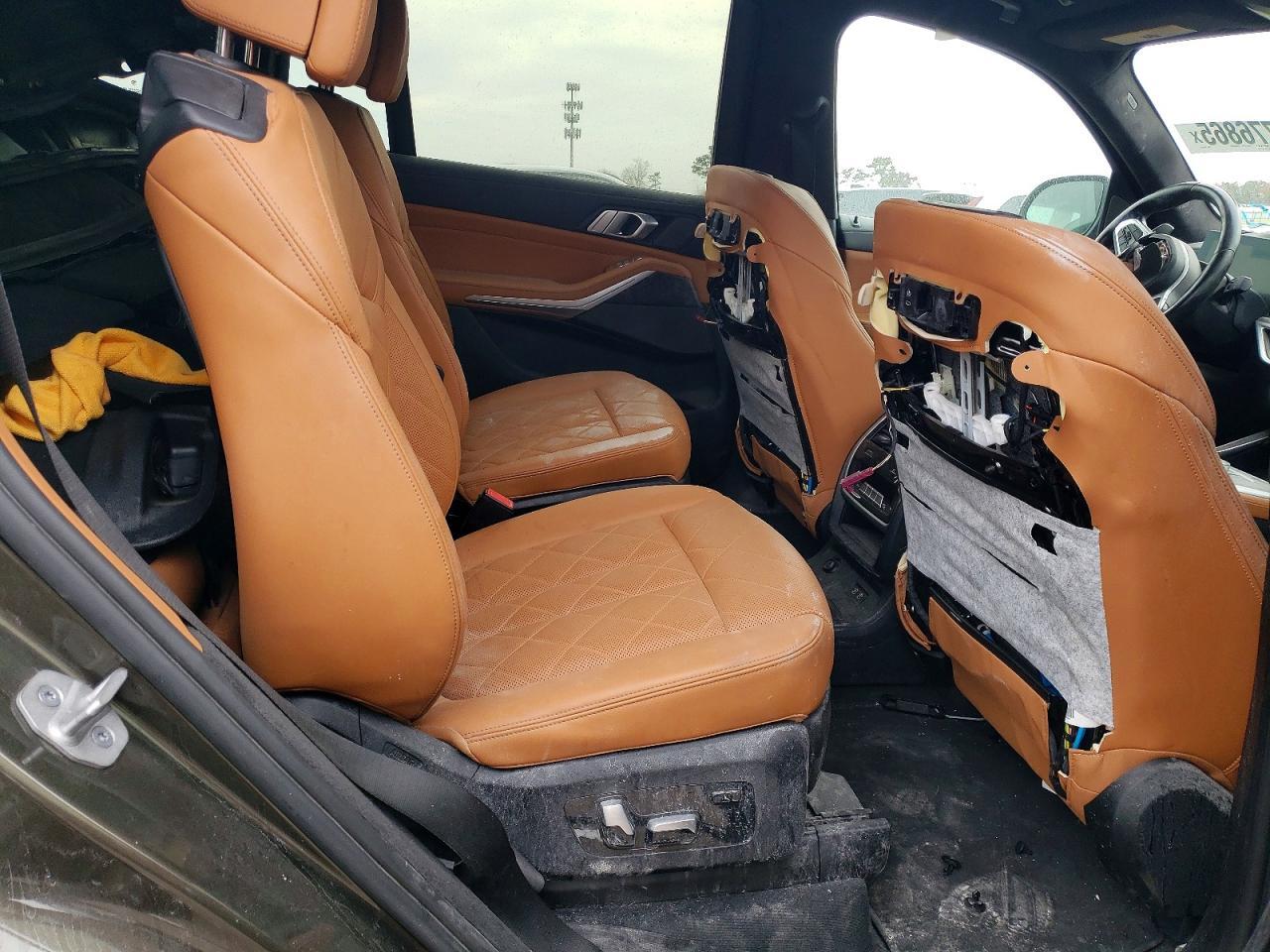 2023 BMW X7
