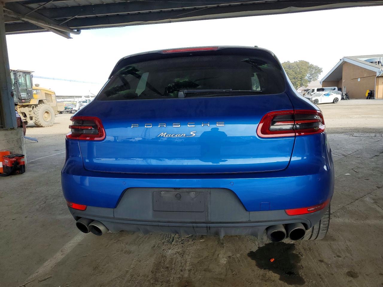 2017 PORSCHE Macan