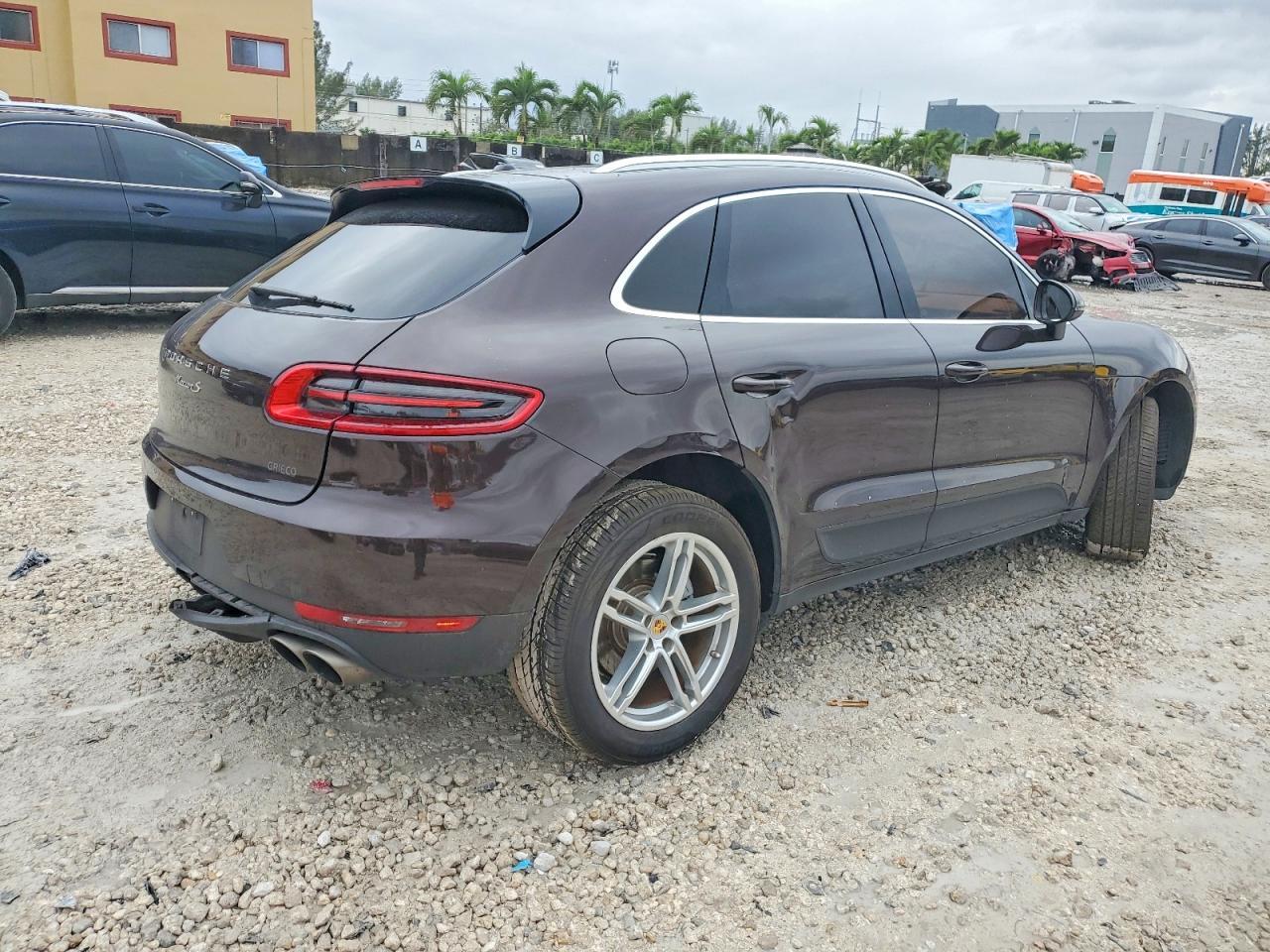 2016 PORSCHE Macan