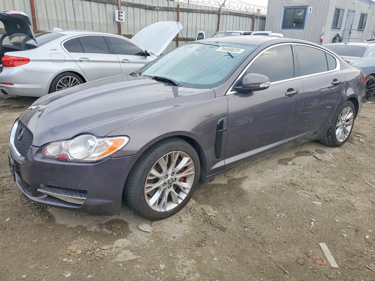 2009 JAGUAR XF