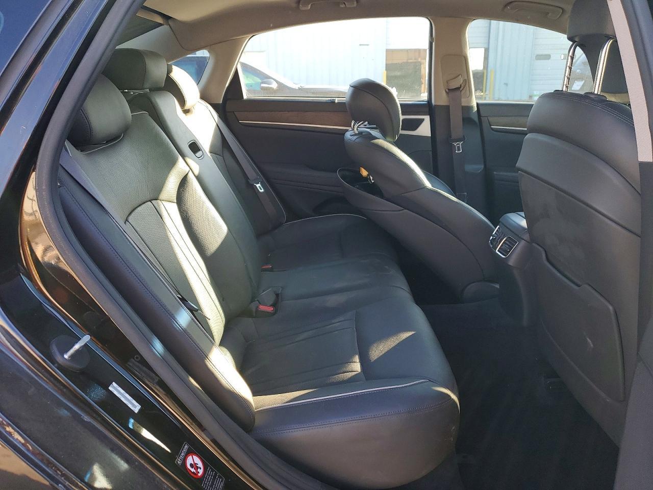 2015 HYUNDAI GENESIS