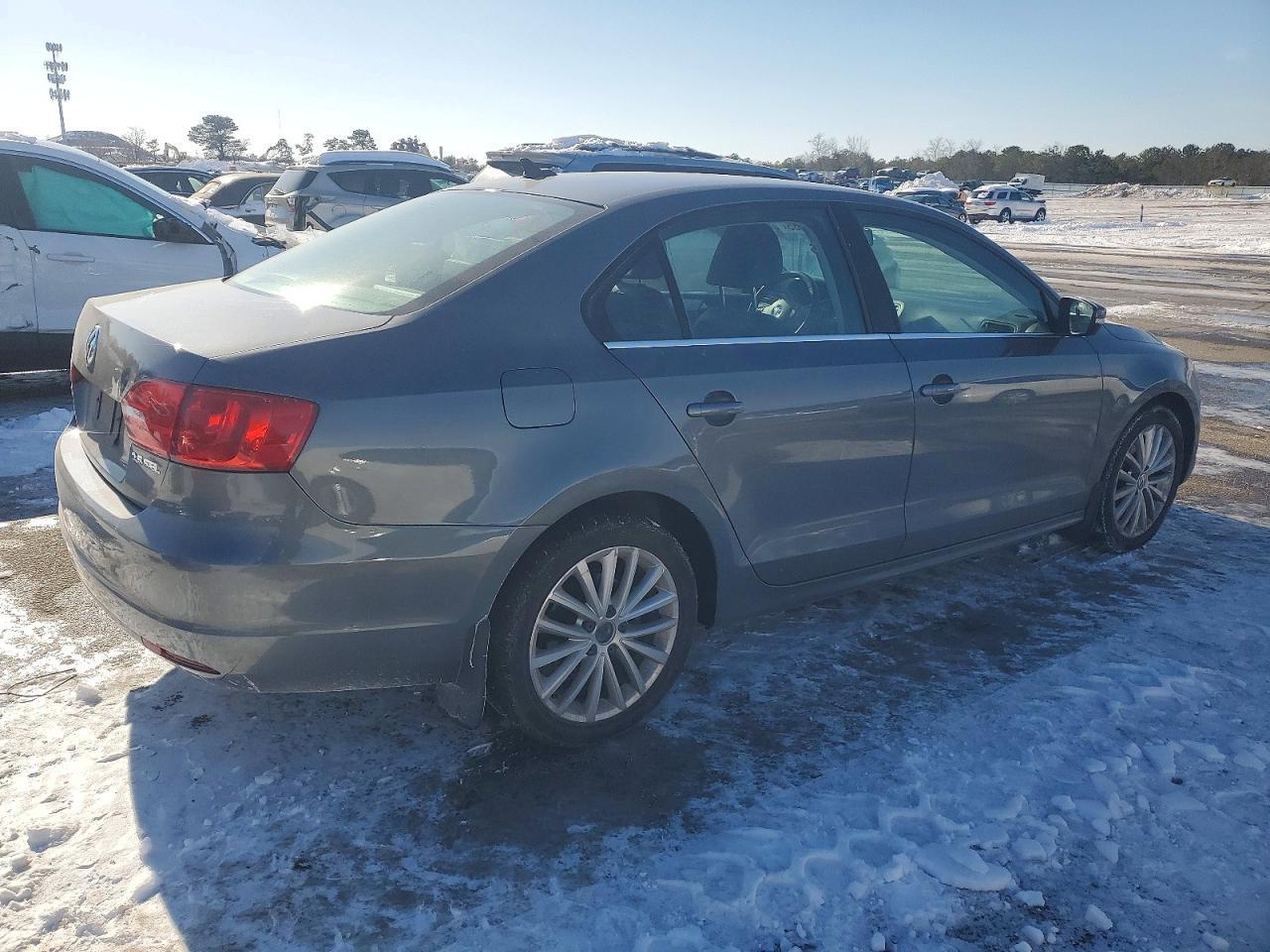 2011 VOLKSWAGEN JETTA