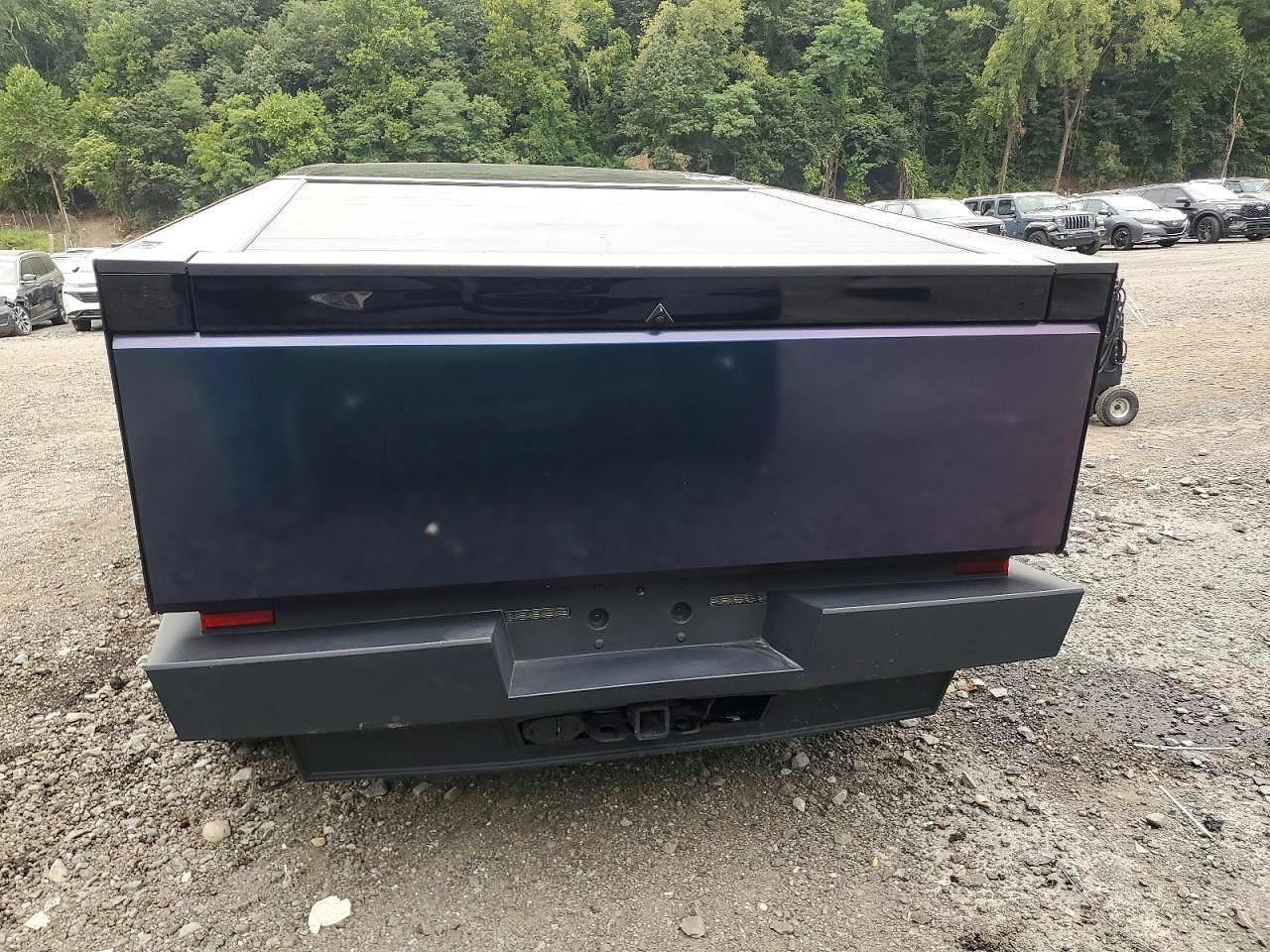 2024 TESLA Cybertruck