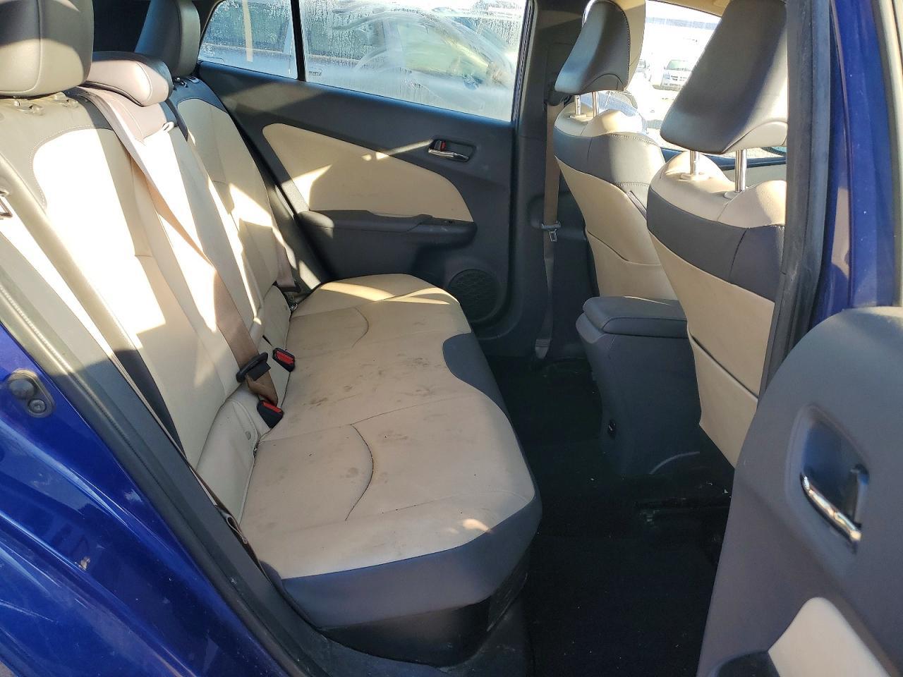 2016 TOYOTA PRIUS