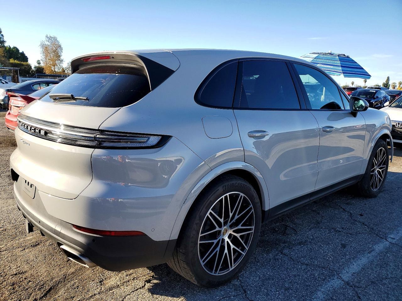 2024 PORSCHE CAYENNE