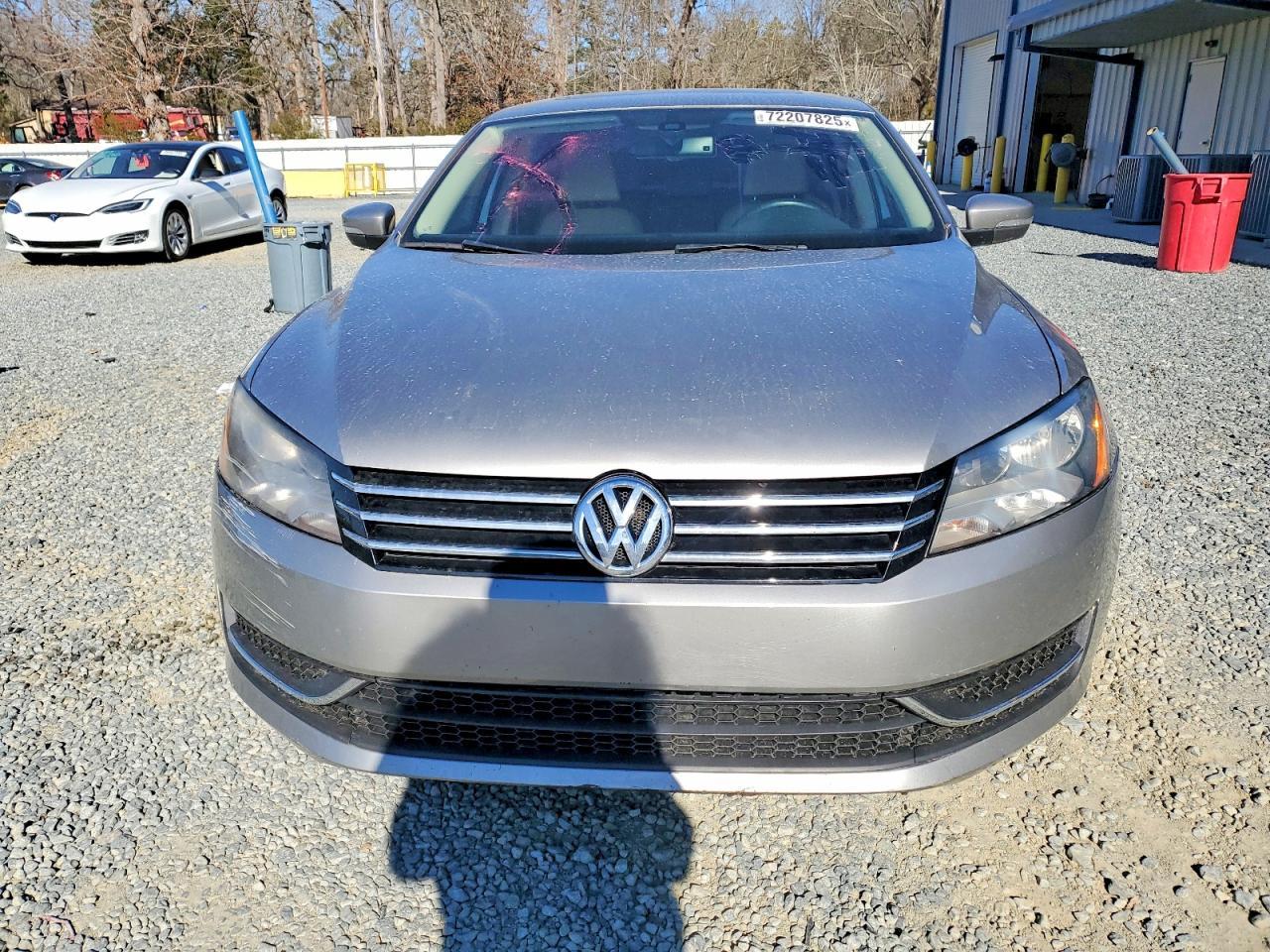 2014 VOLKSWAGEN Passat