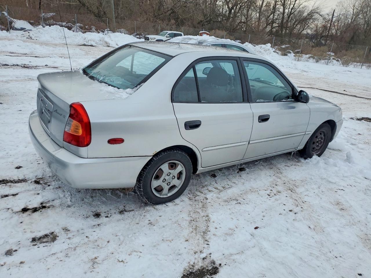 2002 HYUNDAI ACCENT
