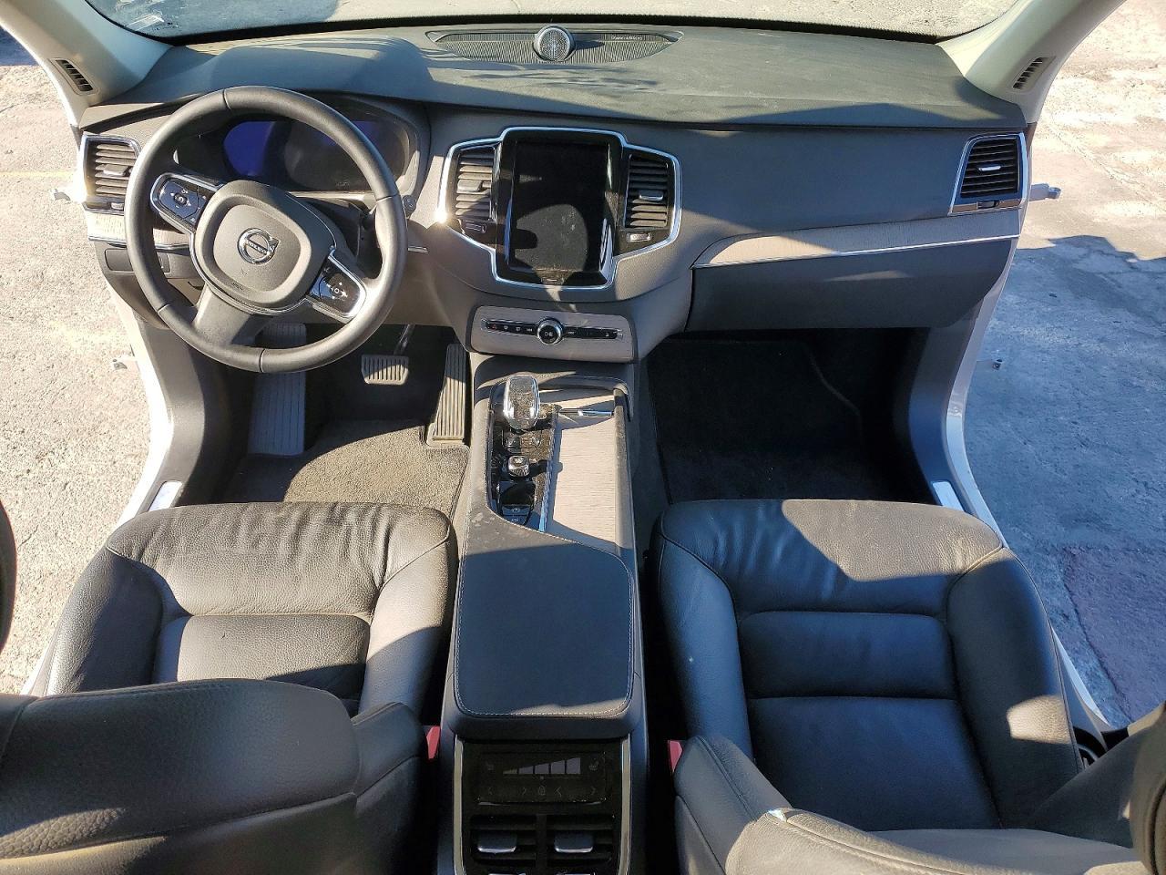 2024 VOLVO XC90