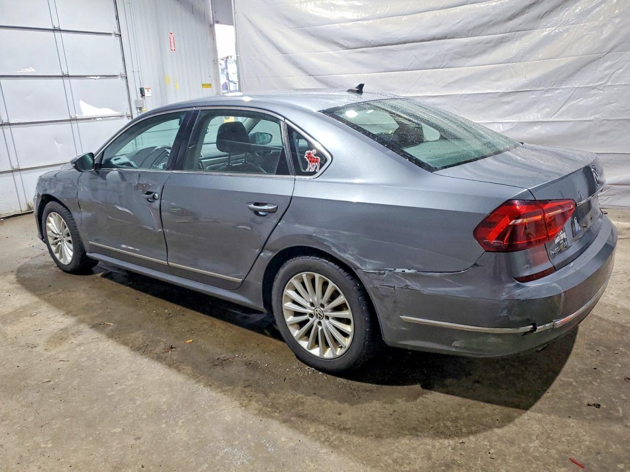 2017 VOLKSWAGEN Passat