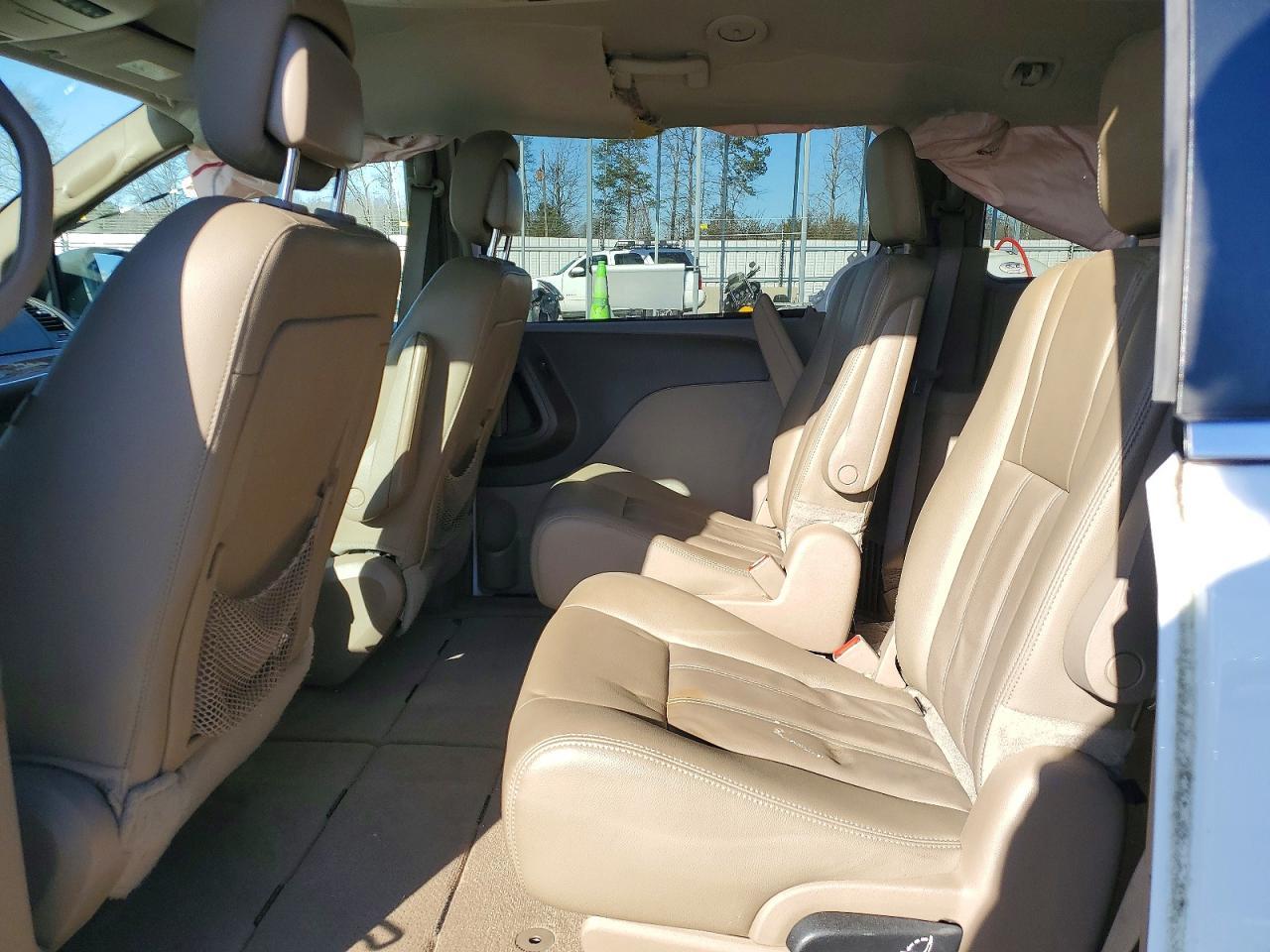 2016 CHRYSLER Town & Country