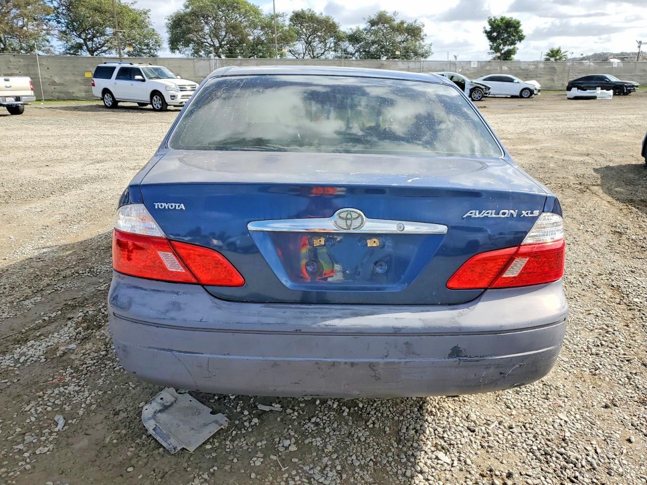 2004 TOYOTA Avalon