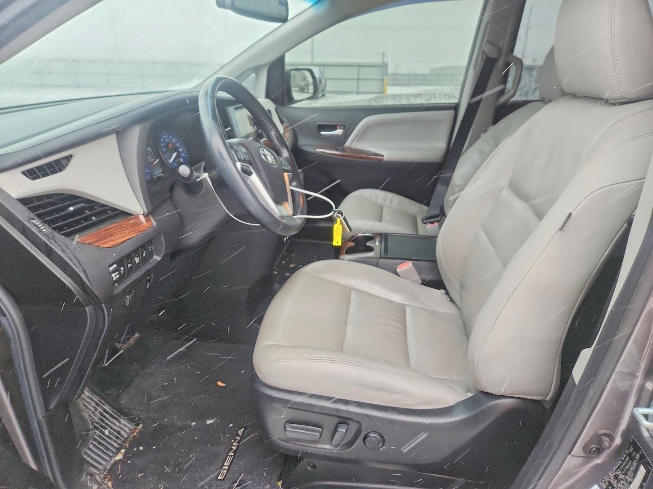 2017 TOYOTA SIENNA