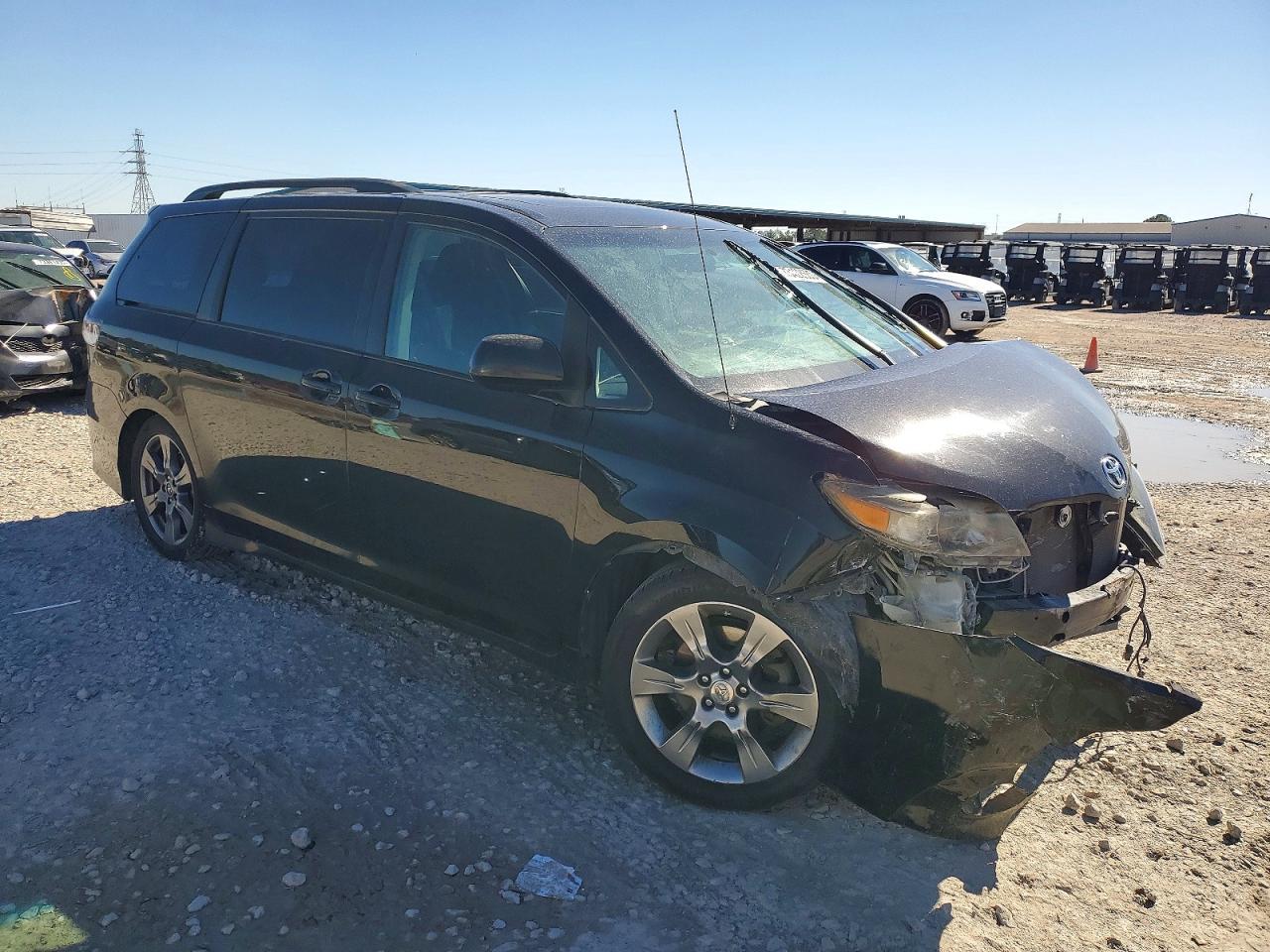 2011 TOYOTA SIENNA