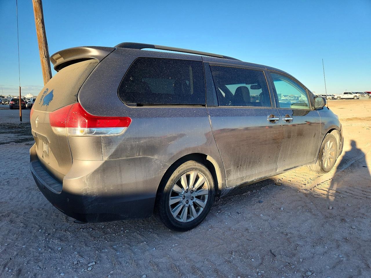 2014 TOYOTA SIENNA
